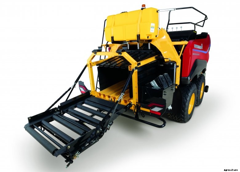 Back of New Holland BigBaler 340 HD